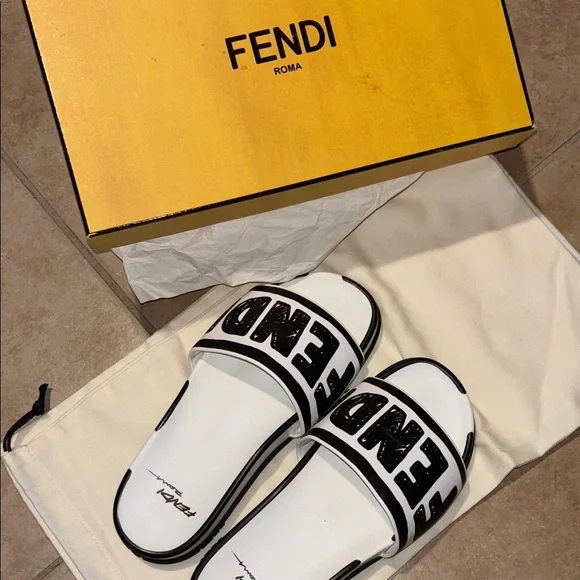 🤍Fendi x Joshua Vibes Roma Calfskin Fussbetts Slide Sandals 38 Snow White